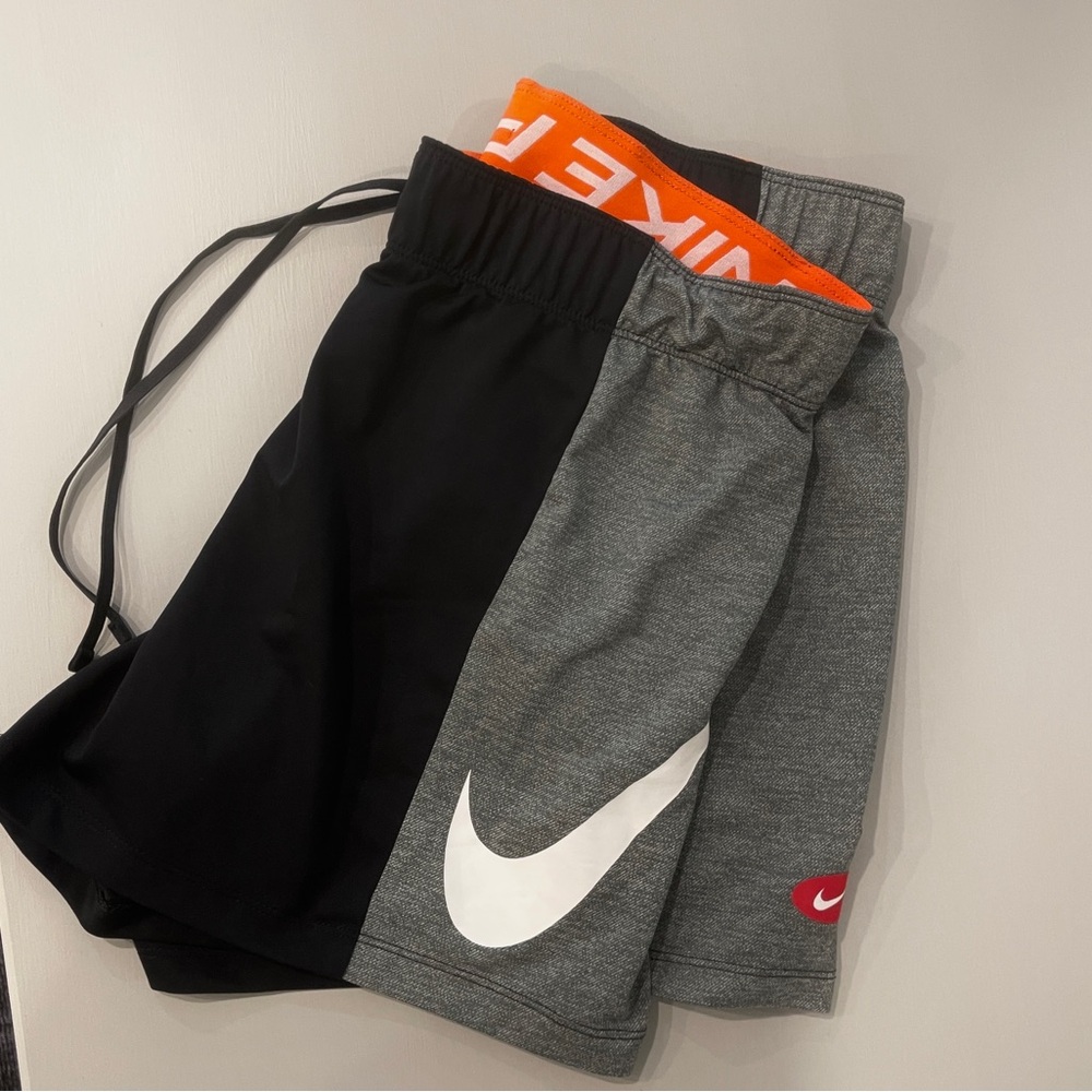 Loose-Fit Nike Pro Icon Clash Athletic Shorts